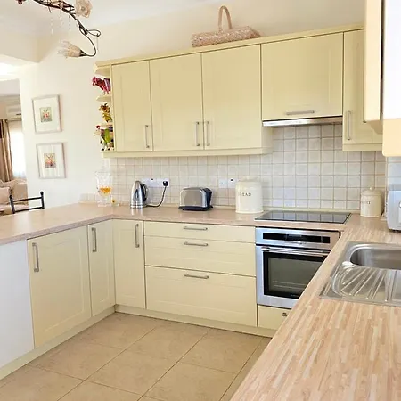 3 Bedroom Alakati Luxury Holiday home *